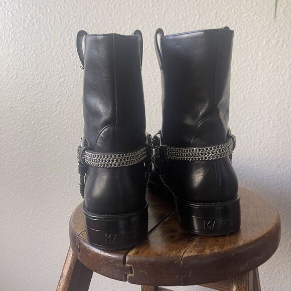 Karl Lagerfeld Paris Black Leather Vernet Motorcycle Boots Chain Size 8.5 - Picture 11 of 11